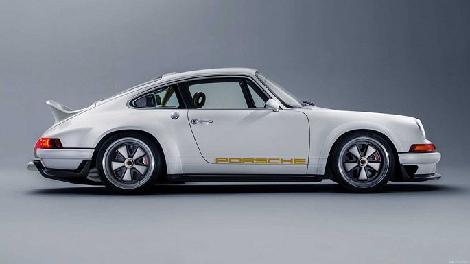 Porsche 911 doi 1990 gia 1,8 trieu USD dat hon sieu xe hien dai hinh anh 4