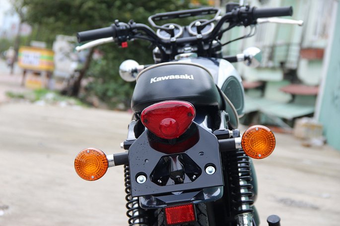Kawasaki W250 2018 - moto hoai co gia 150 trieu dong tai Viet Nam hinh anh 3